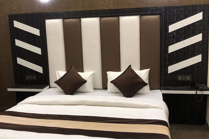 Room 8 of 53