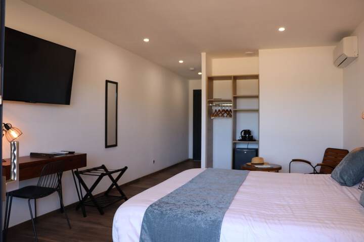 Room 6 of 28