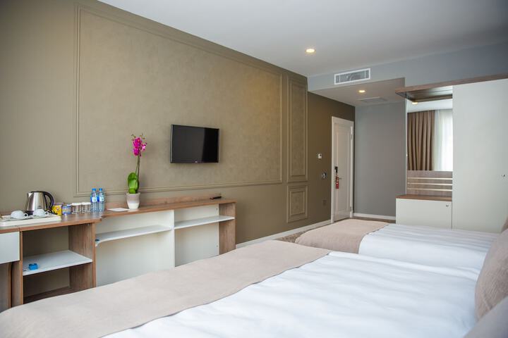 Room 8 of 68