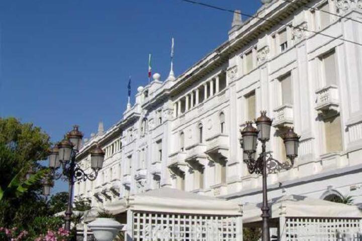 Le GRAND HOTEL