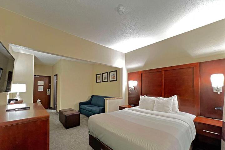 Queen Bed Accessible (4 of 8)