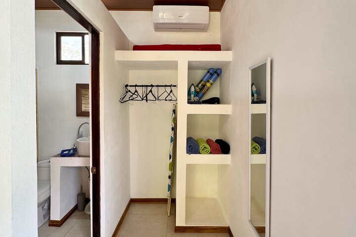 Room 6 of 193