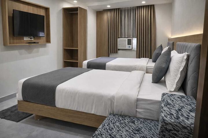 Room 12 of 33