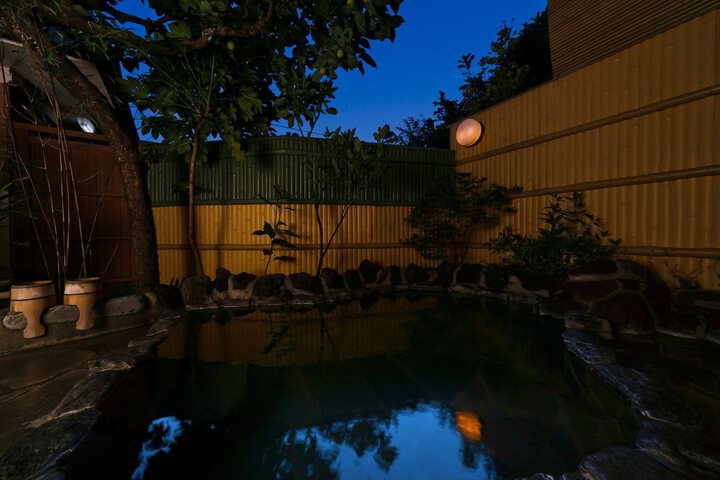 Hotel with Pool