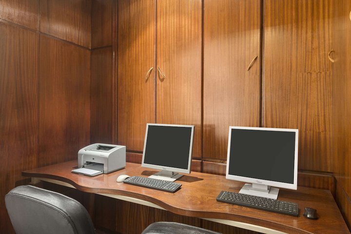 Business Center 76 of 86