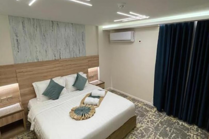 Room 32 of 83