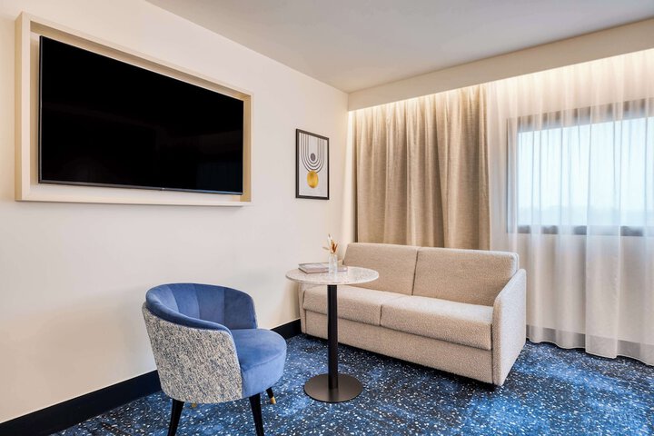 Room 53 of 153