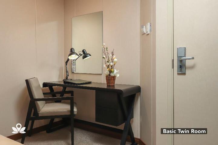 Room 3 of 8