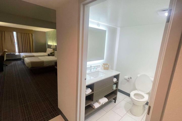 2 Double Beds (3 of 6)