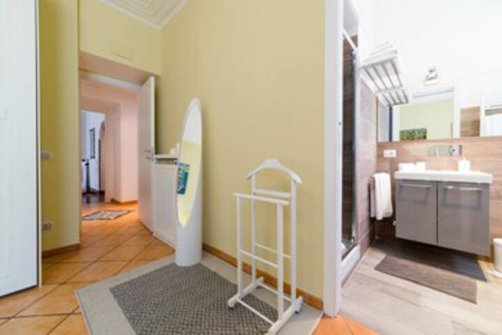Room 8 of 34