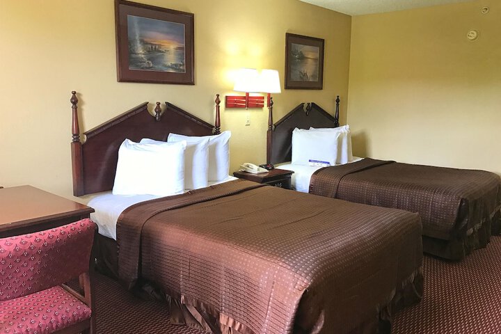 Room 6 of 12