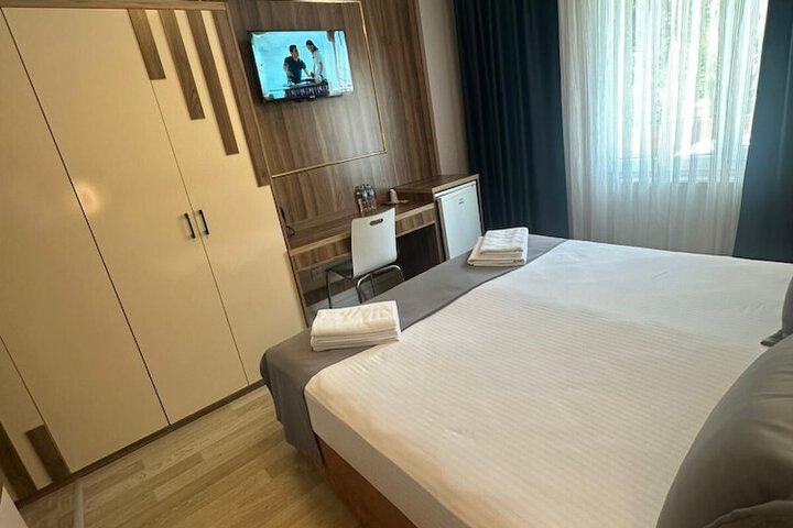 Room 7 of 28