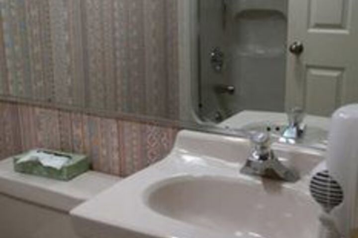 Room 4 of 15