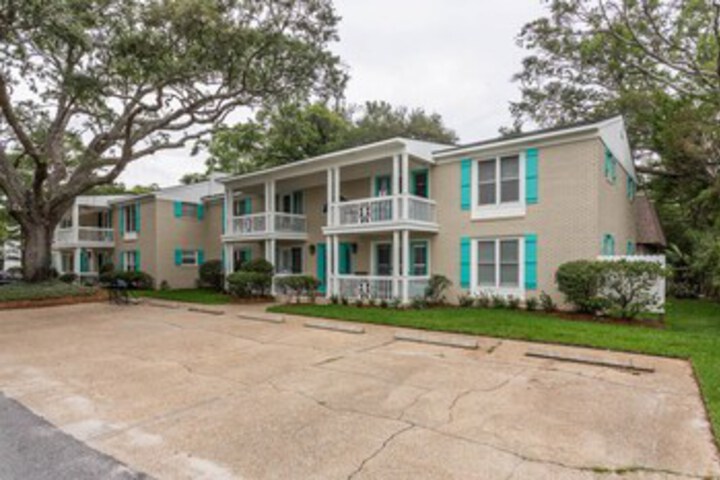 707a Oglethorpe Avenue by Hodnett Cooper in St. Simons Island, GA