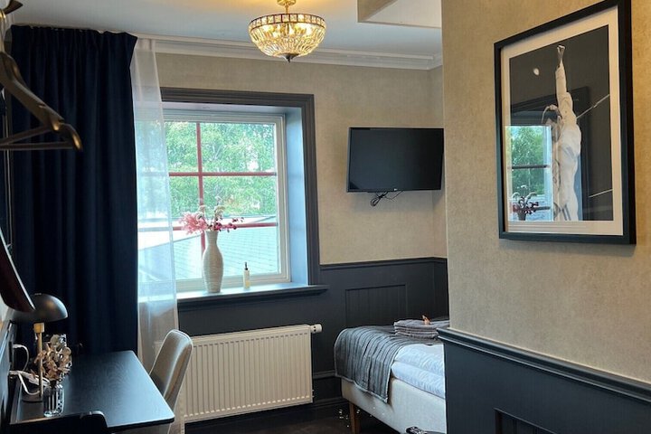 Room 8 of 35