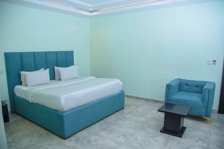 Room 15 of 32