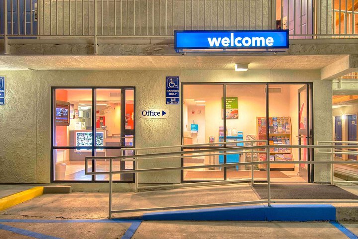 Hotel Entry