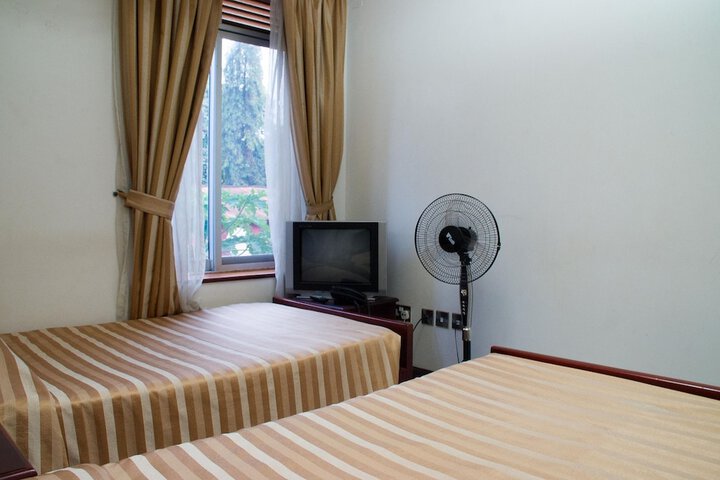 Room 7 of 32