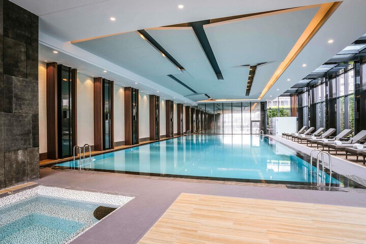 Pool 41 of 72