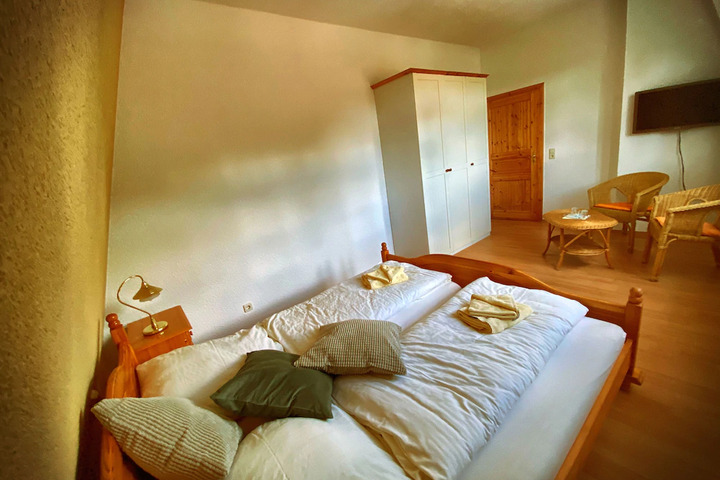 Room 5 of 10