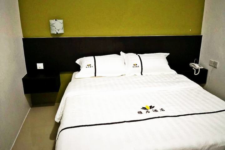 Room 2 of 33