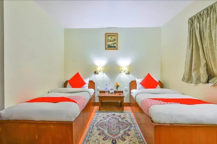 Room 4 of 9