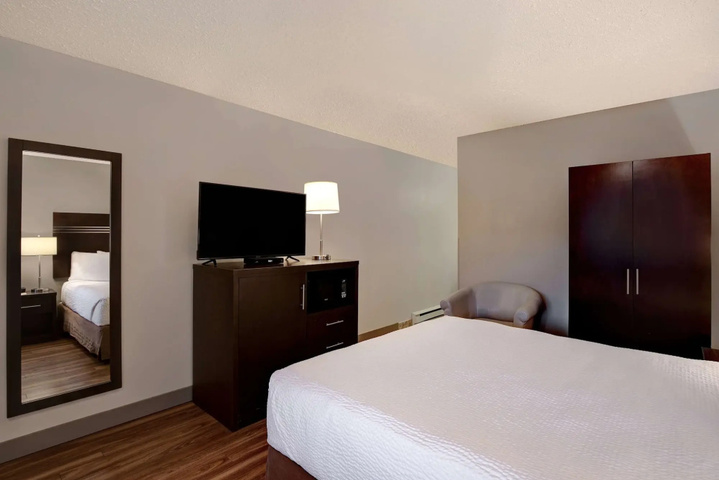 Room 4 of 25