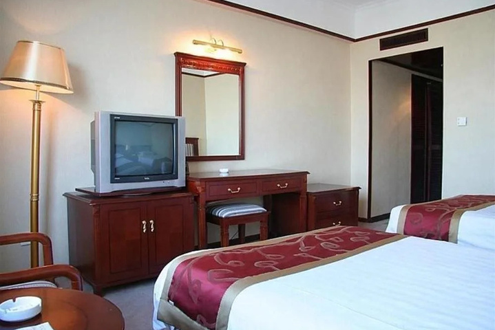 Room 4 of 17