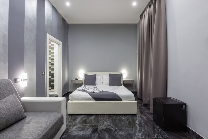 Room 4 of 93