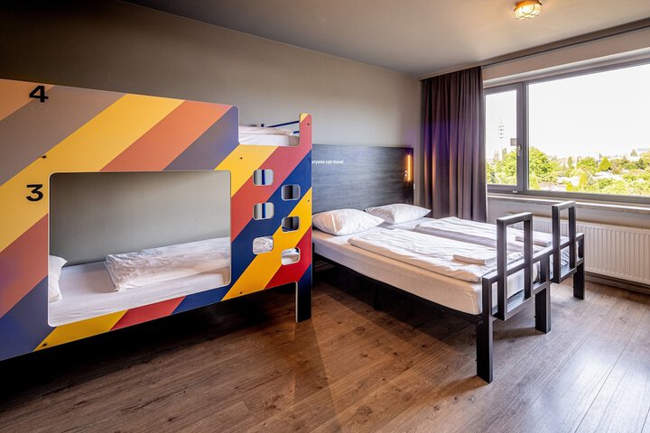 Room 7 of 32