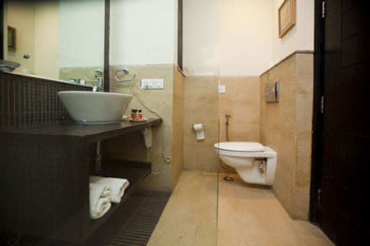 Room 3 of 64