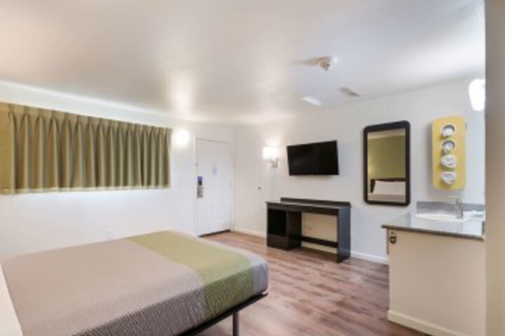 Room 20 of 38