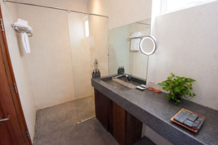 Room 3 of 53