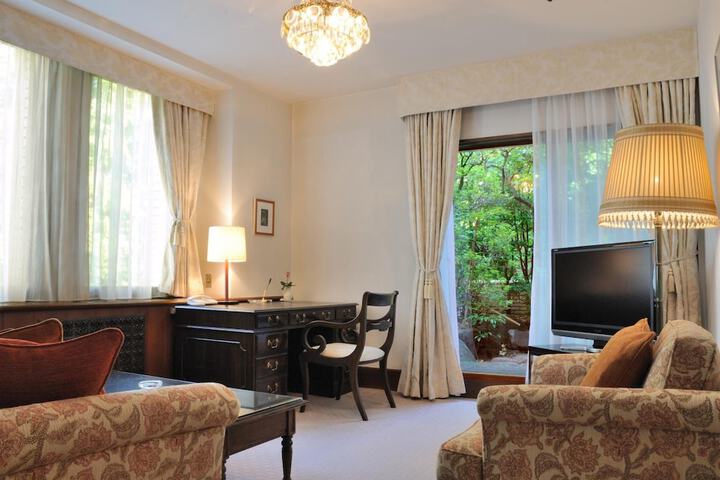 Room 16 of 40