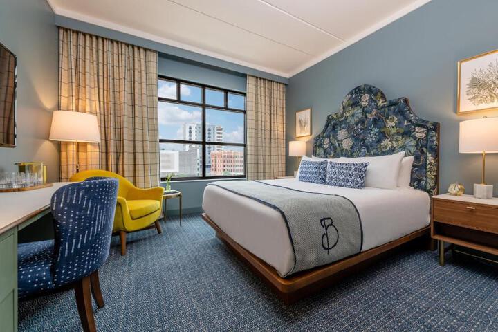 Double Deluxe King Bed (2 of 2)