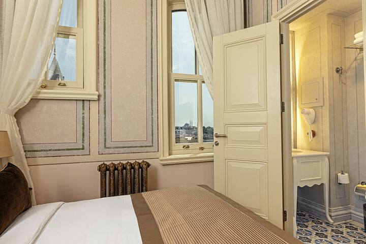 Room 34 of 83