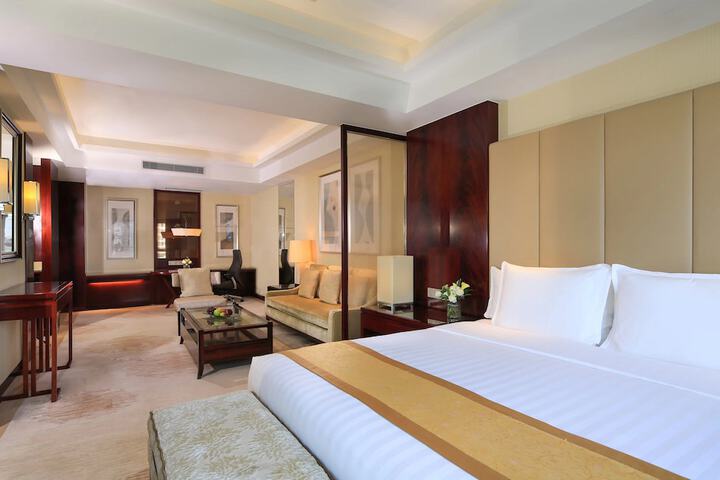 Room 44 of 251