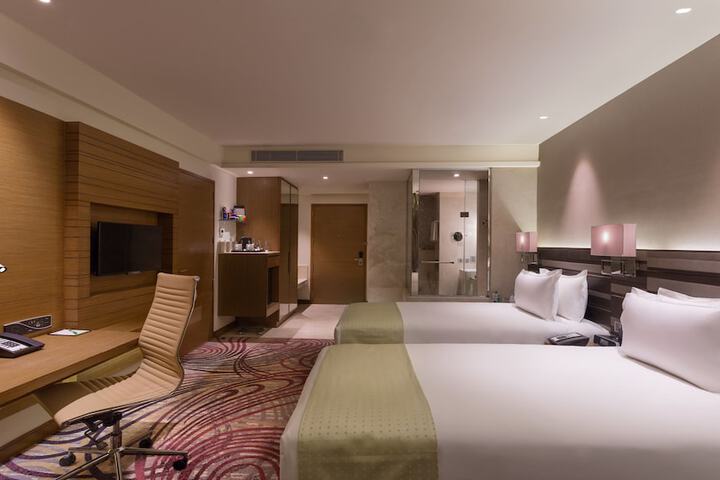 Room 15 of 127