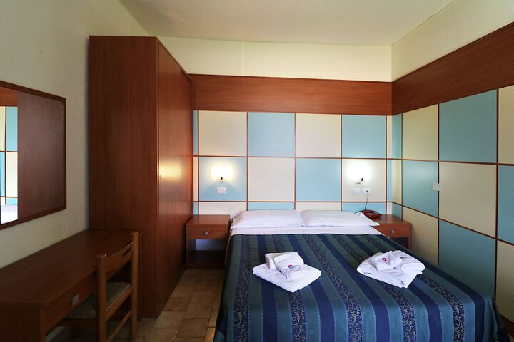 Room 48 of 150