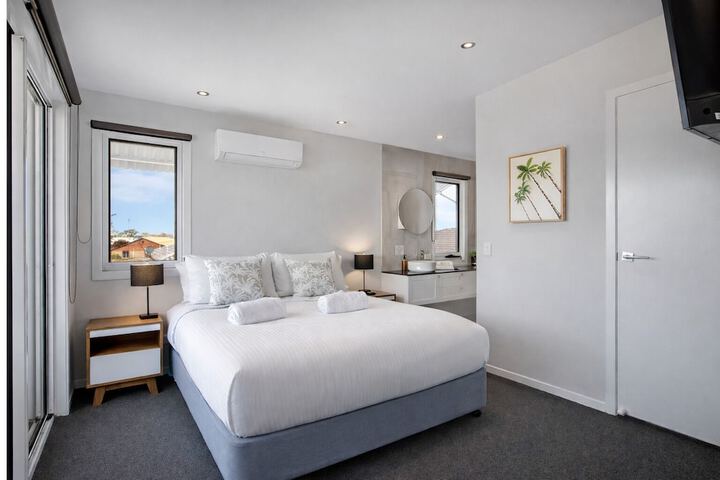 Room 10 of 76