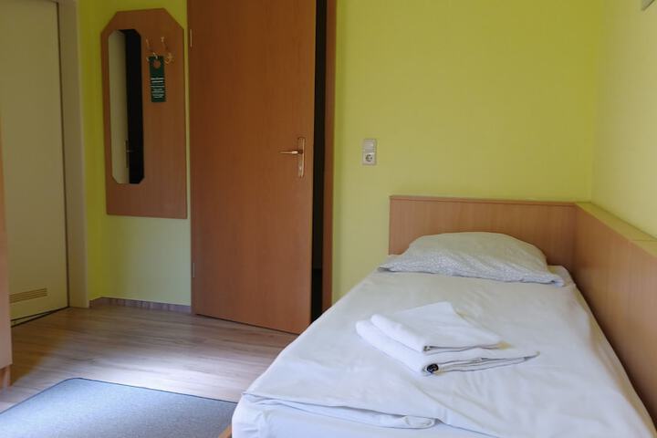 Room 9 of 23