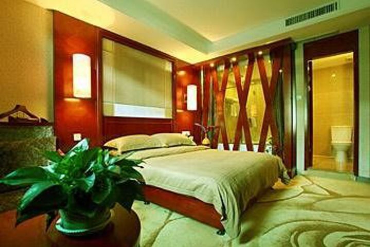 Room 5 of 12
