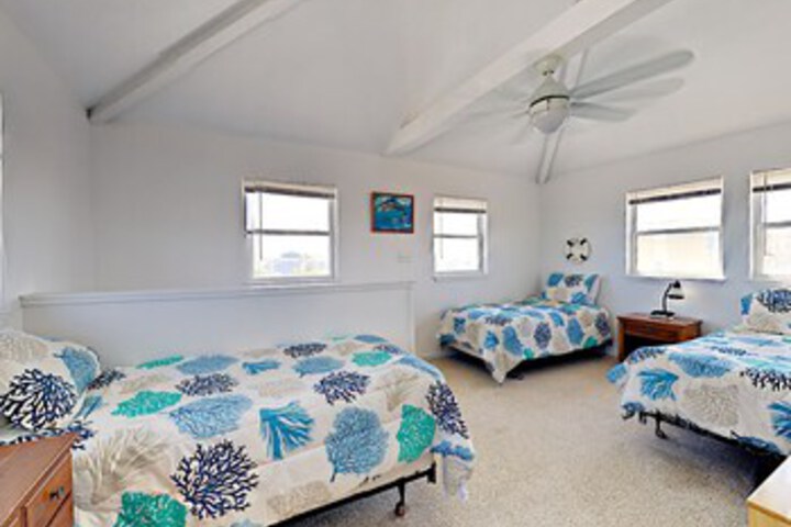 Room 25 of 32