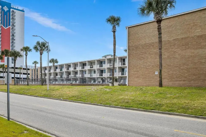 Exterior of 1600 South Ocean Boulevard