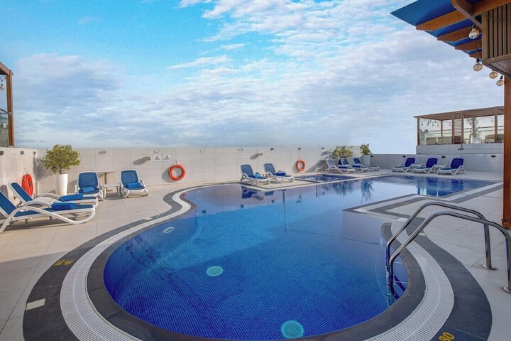 Pool 60 of 79
