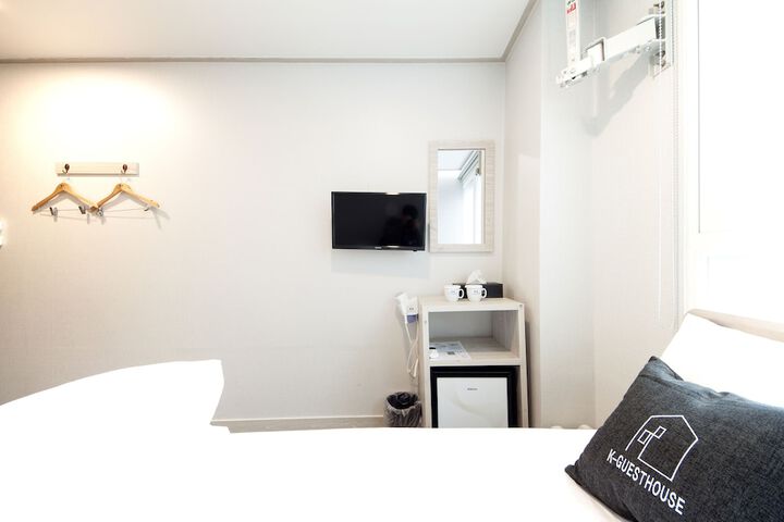 Room 5 of 34