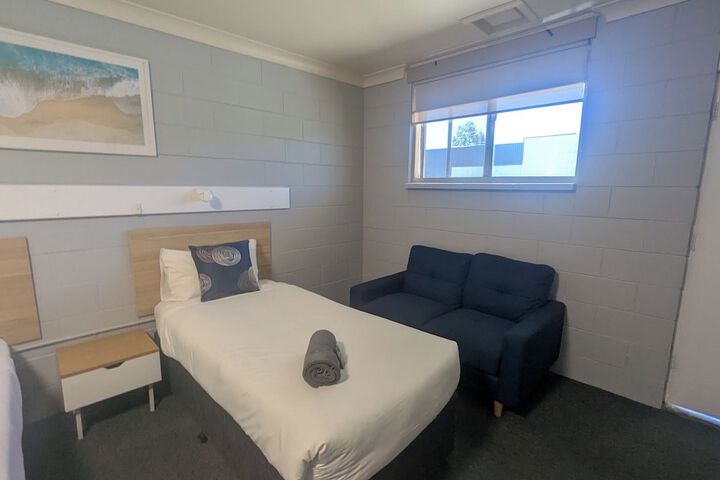 Room 28 of 68