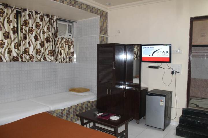 Room 16 of 28