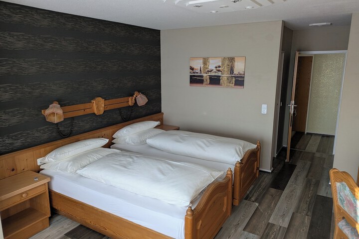 Room 7 of 30
