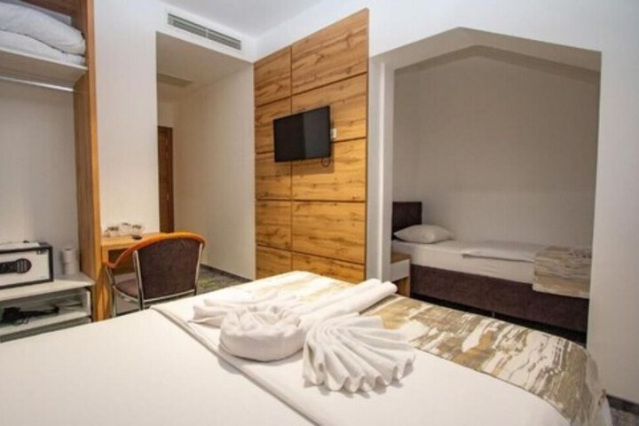 Room 21 of 38
